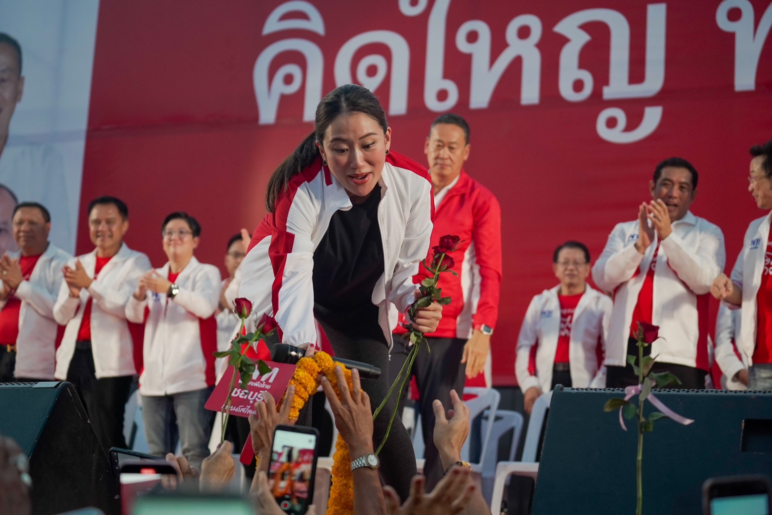 ชลบุรีแทบแตก! “เพื่อไทย” ปราศรัยใหญ่ “แพทองธาร” อุ้มท้อง 8 เดือนประกาศยกระดับเมืองชลฯกลับมาบูมอีกครั้ง