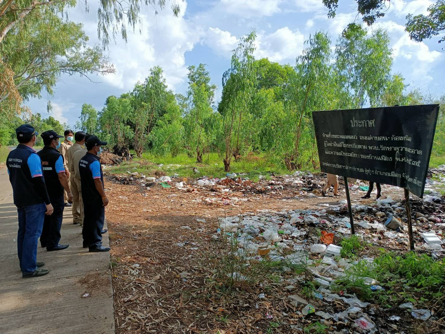 อำเภอเมืองยโสธรร่วมกับ อบต.ดู่ทุ่งหาแนวทางแก้ปัญหาขยะหลังปชช.ร้องเรียน 