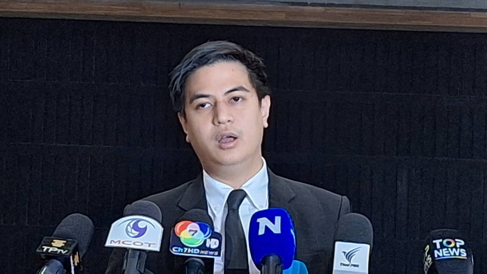 “พริษฐ์” ซัดรัฐบาล “พูดร้อยทำสิบ" พ.ร.บ.โอนงบ 69 หดเหลือหมื่นล้าน จี้เบรกโครงการพิรุธ-เตรียมถล่มงบปี 70