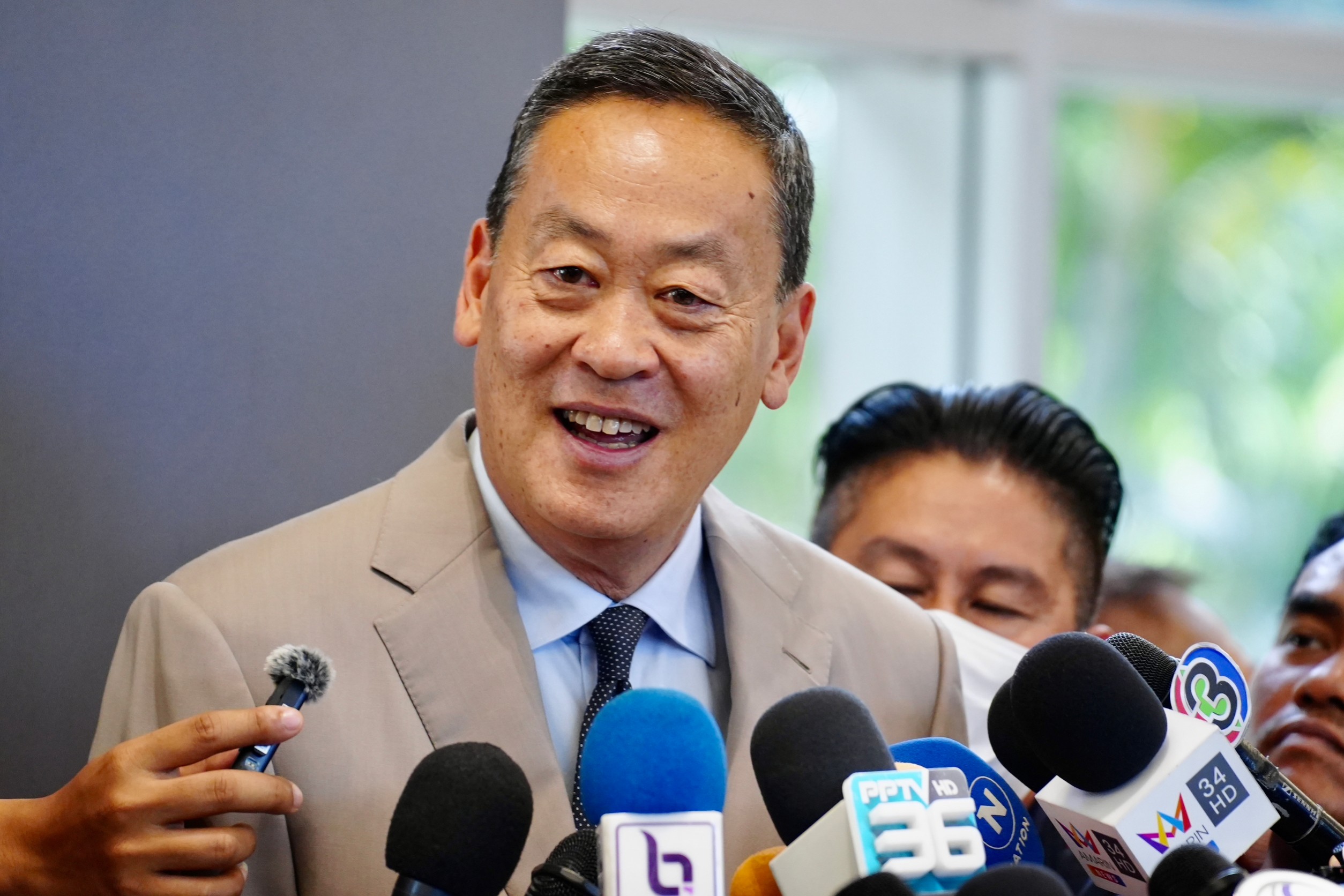 "เศรษฐา" บอก "สส.เพื่อไทย" ใจเย็นๆ โผครม.อาจมีเซอร์ไพร์ส อย่าเพิ่งตีตนไปก่อนไข้ ขอให้รอดูโครงสร้างการทำงาน