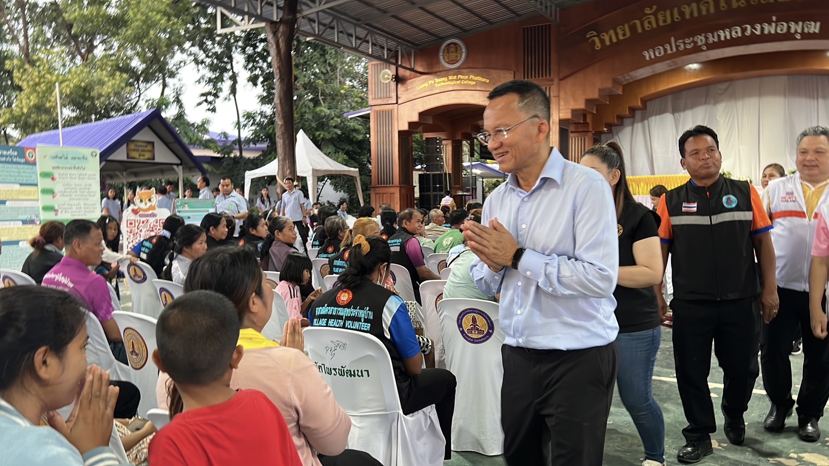“สมศักดิ์” ลงพื้นที่ศรีสะเกษ ให้กำลังใจชาวบ้าน อ.ภูสิงห์ ขอดูแลสุขภาพกาย-ใจ จนกว่าจะเข้าสู่ภาวะปกติ 