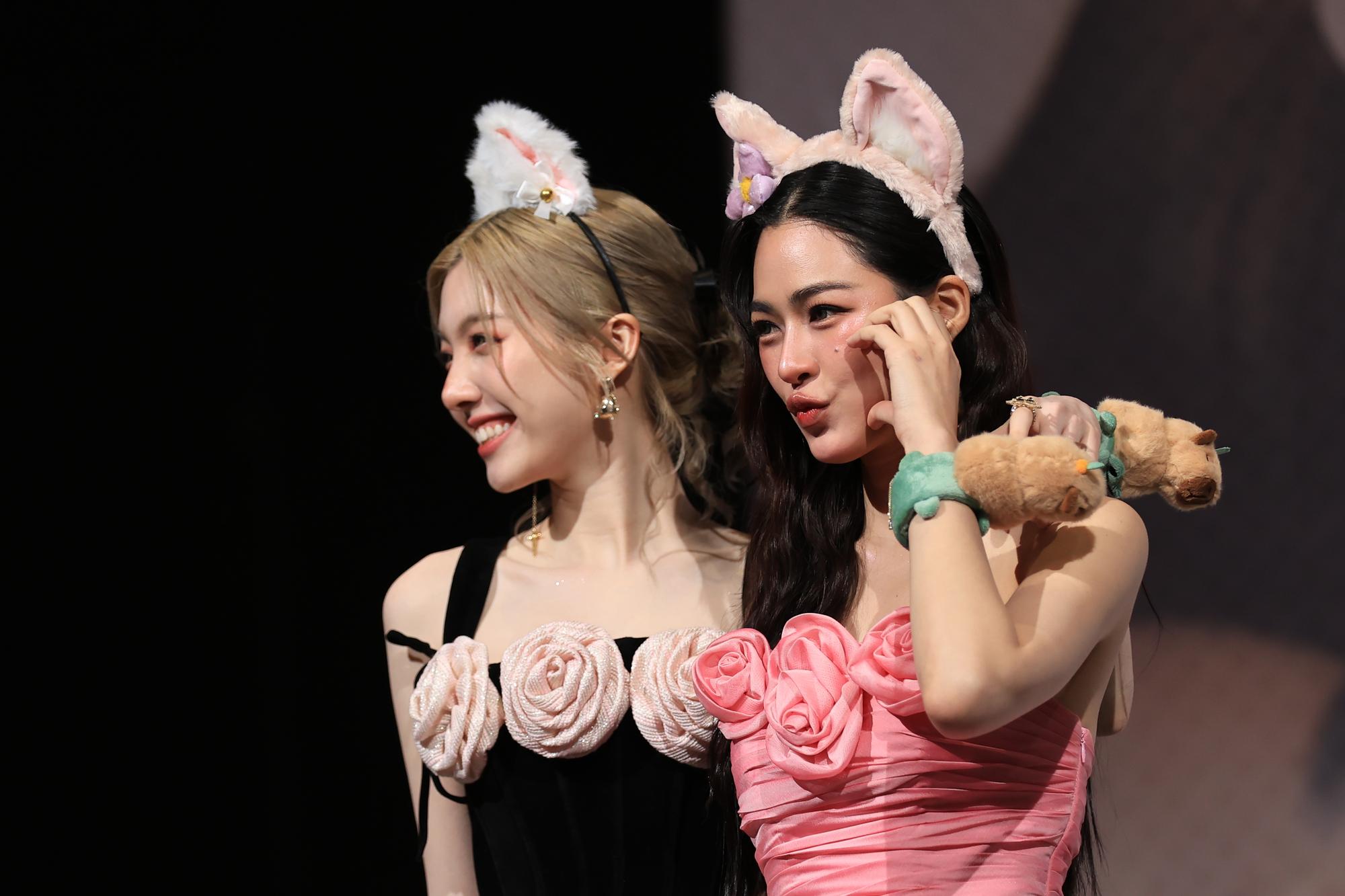 หวานรับวาเลนไทน์ “หลิงหลิง - ออม” เสิร์ฟความรักสุดพิเศษ ในงาน Fansign Photobook : LING & ORM The Story of Us