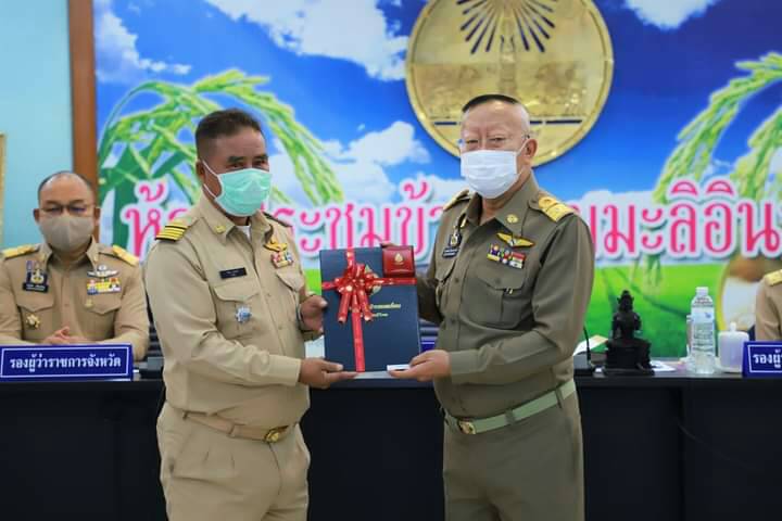 จังหวัดยโสธร มอบประกาศเกียรติคุณและรางวัลแหนบทองคำกำนัน ผู้ใหญ่บ้านยอดเยี่ยม ประจำปี 2563 