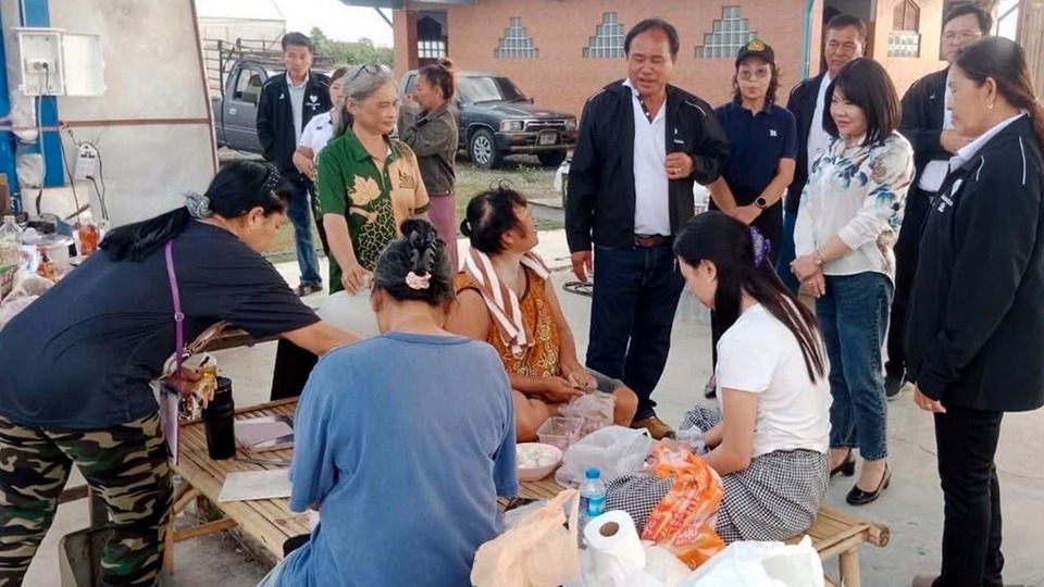 ผู้ว่าฯ ฉะเชิงเทรา เยี่ยมให้กำลังใจผู้อพยพชายแดนสระแก้ว เข้าพักชั่วคราวในพื้นที่ตำบลคลองนครเนื่องเขต
