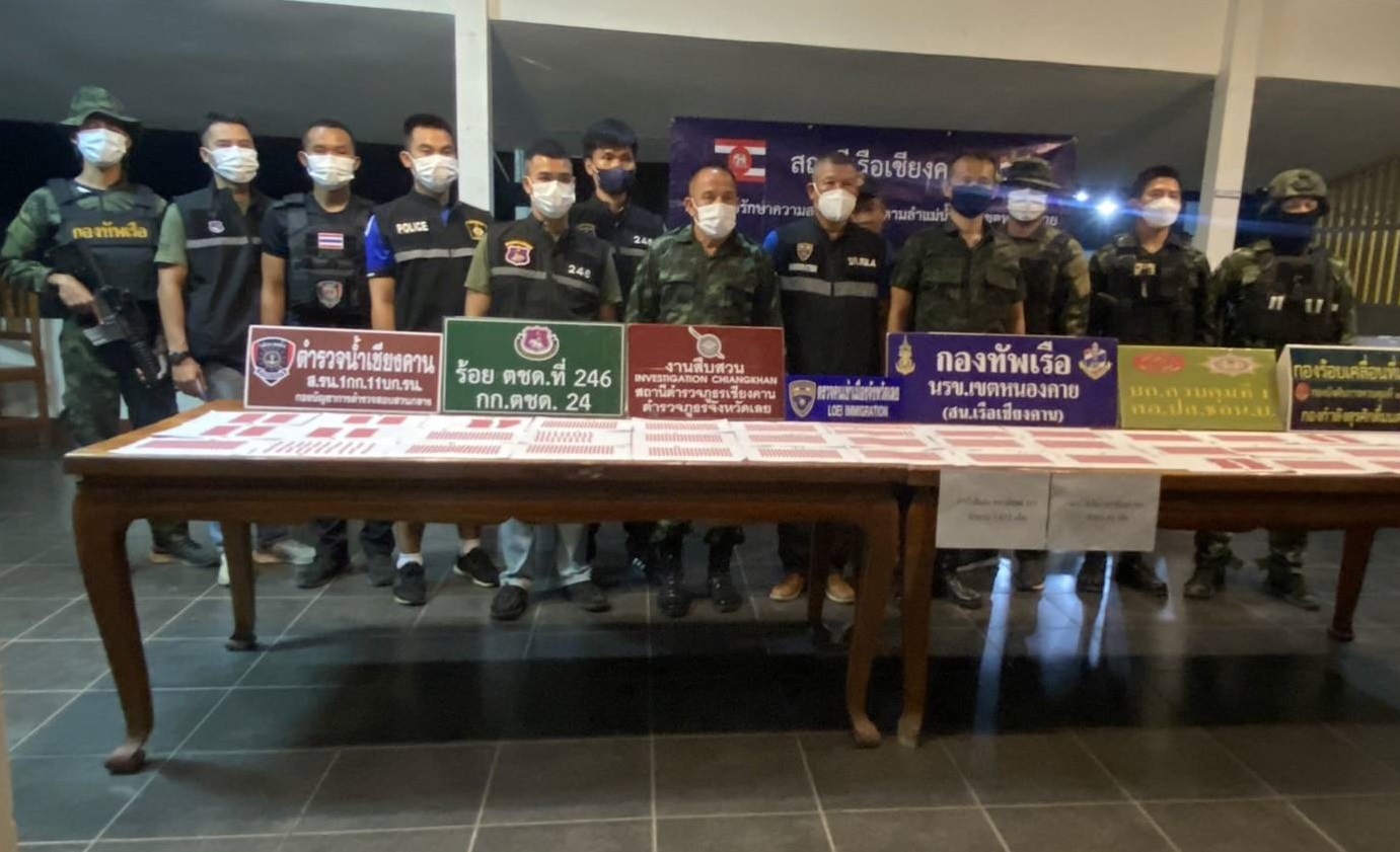 ตม.จว.เลย​ ร่วมหน่วยงานที่เกี่ยวข้อง ตรวจยึดยาบ้า 7,953 เม็ดและจับคนต่างด้าวสัญชาติลาวและนายจ้างสัญชาติไทย พื้นที่ อ.ภูเรือ จ.เลย