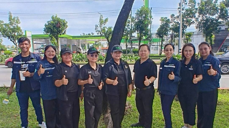 ร่วมกิจกรรมทาสีทางเดิน-วิ่ง สวนริมทางถนนเพชรเกษมขาออก