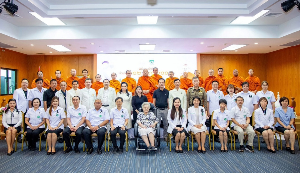 วัดโสธรวรารามฯ มอบเงิน 102 ล้าน สมทบทุนจัดตั้งศูนย์โรคหัวใจ โรงพยาบาลพุทธโสธร