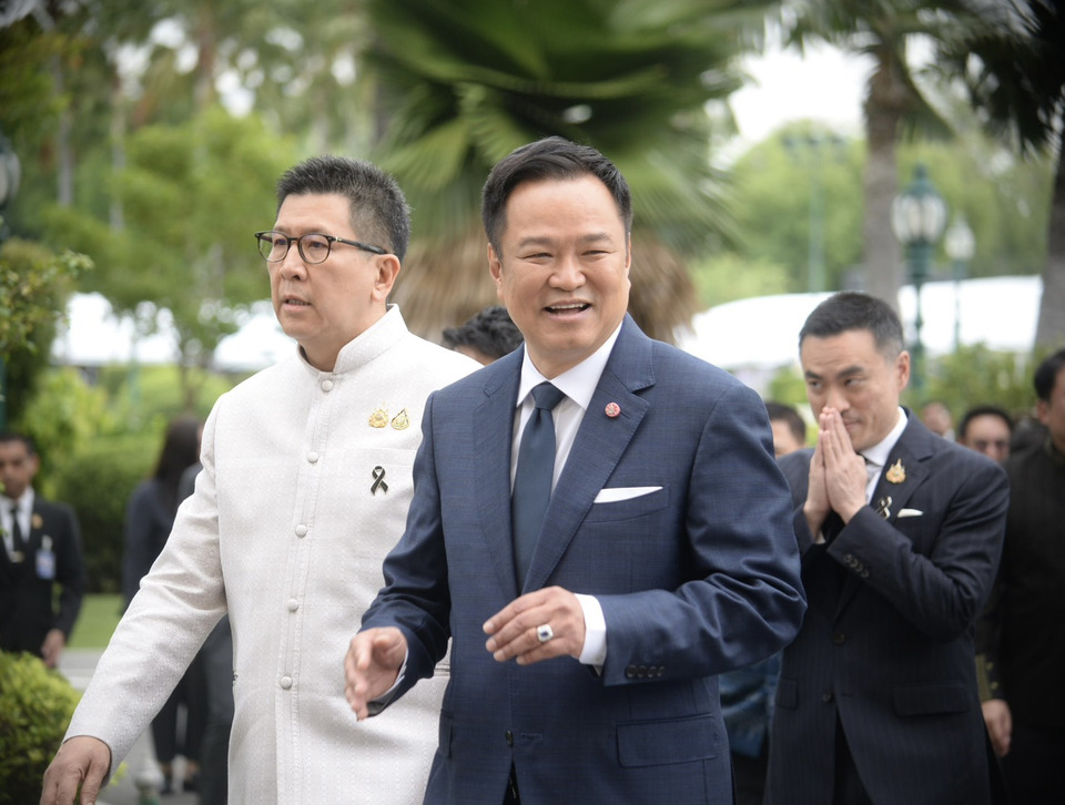 "อนุทิน"  ยกบทกลอนฟาดดรามา "ชนใดไม่มีดนตรีกาล   ในสันดานเป็นคนชอบกลนัก"  