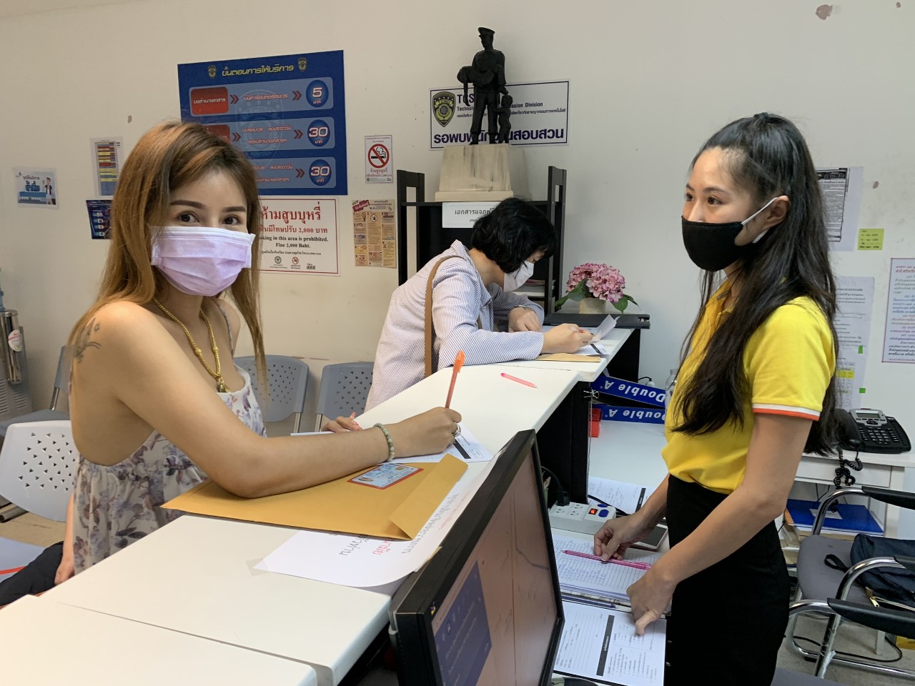 เน็ตไอดอลสายบุญแจ้งความ ปอท.หลังไลฟ์สดแจกเงินคนเดือดร้อนโควิด-19 ร่วมกับ'จั๊กจั่น'เพื่อนดาราแล้วโดนเว็บพนันดูดเอาคลิปไปใช้งาน