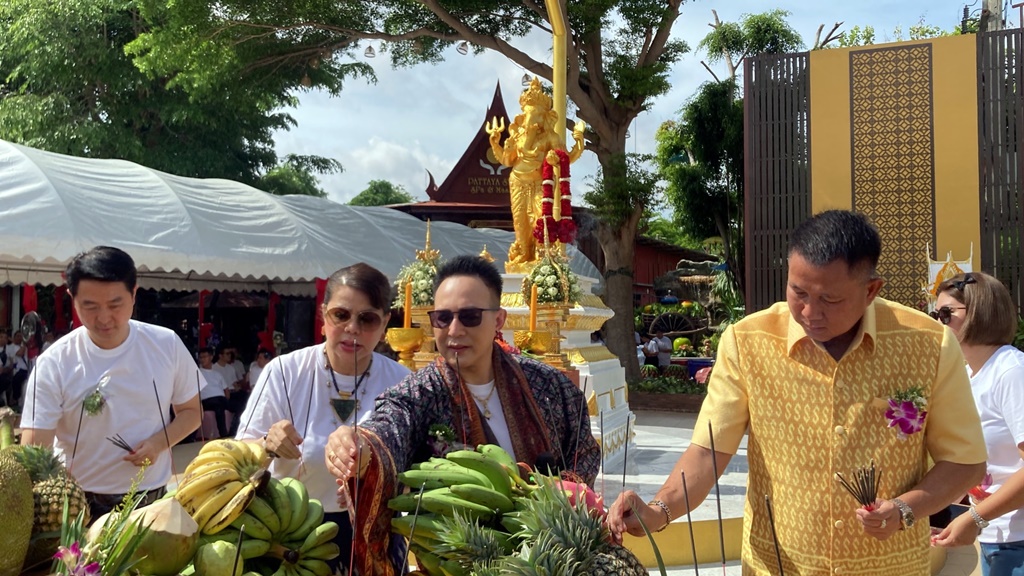 ผู้ว่าฯชลบุรี-นายกพัทยา ร่วมพิธีเบิกเนตรบวงสรวงองค์พระพิฆเนศวร์ เอาฤกษ์เปิดพัทยาสตาร์สปา