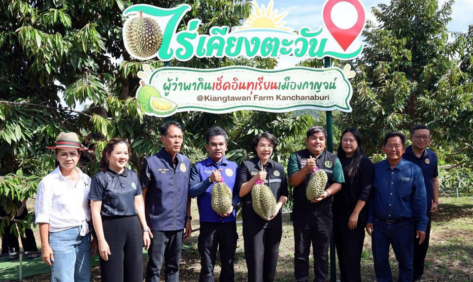 ผู้ว่าฯกาญจน์พาฟิน เช็คอินทุเรียนไร่เคียงตะวัน ดันท่องเที่ยวเชิงเกษตร