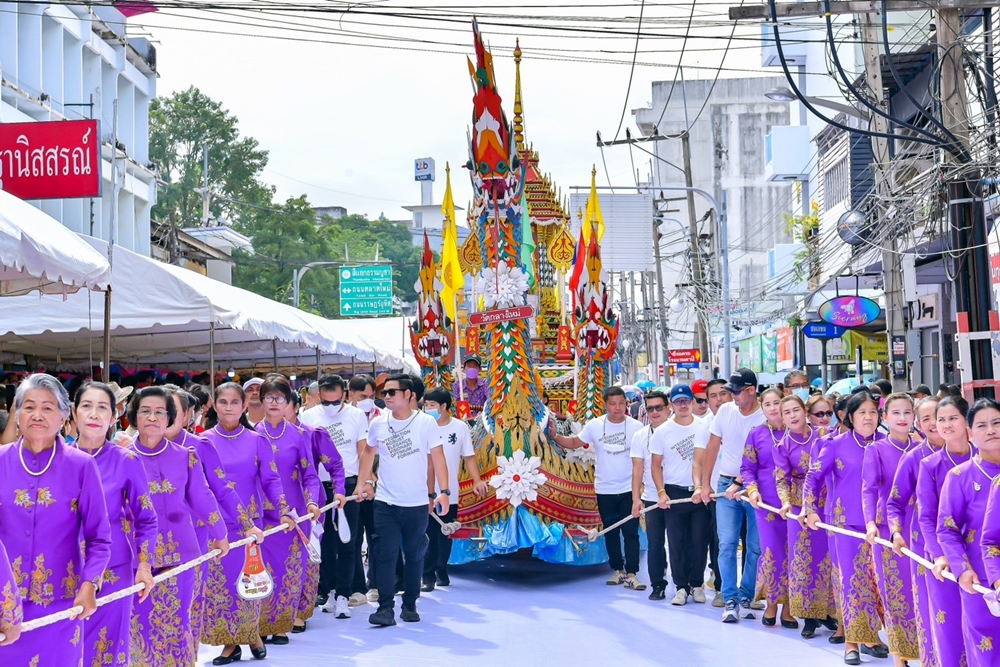 หยุดยาว 4 วันสุราษฎร์คึกคัก!! นทท.เที่ยวงาน "ชักพระ-ฟูลมูน" ดันสะพัดกว่า 676 ล.