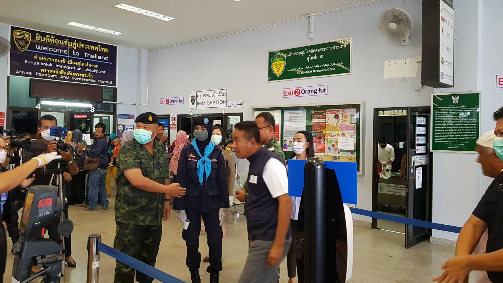 รอง มทภ.4 ตรวจเยี่ยมมาตรการคัดกรองป้องกันโควิด-19 ด่านตรวจชายแดนสุไหงโกลก  
