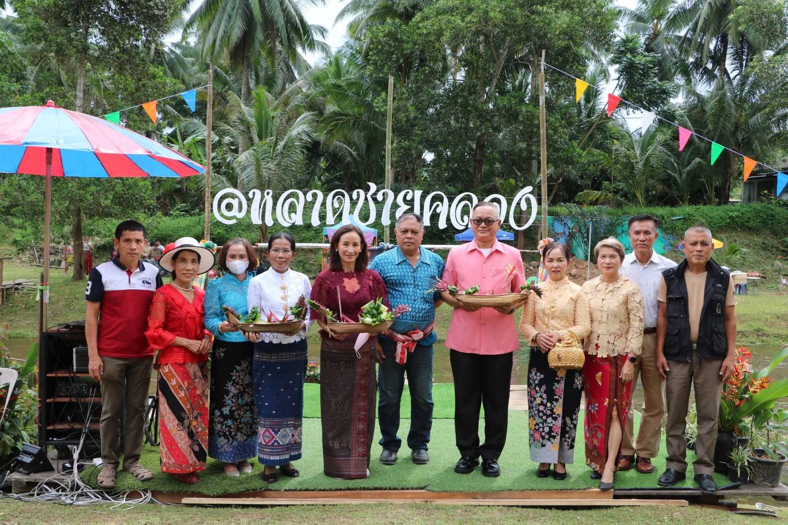 ชาวทุ่งคาโงก สืบสานประเพณีลอยเรือ ส่งเสบียงให้บรรพบุรุษและสะเดาะเคราะห์ ในช่วงเทศกาลลอยกระทง