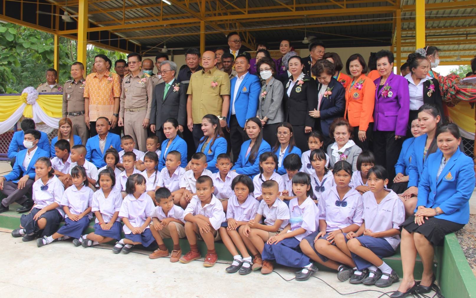 สโมสรไลออนส์มิตรภาพบุรีรัมย์มอบอาคารโรงอาหารให้โรงเรียนในชนบท
