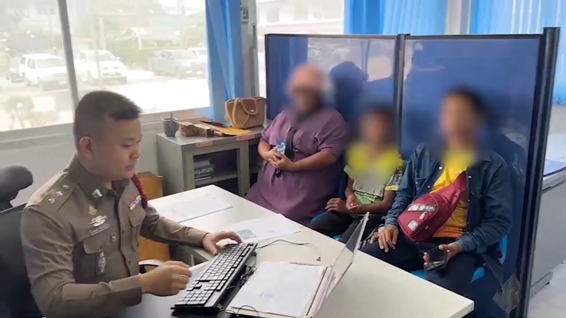 แม่ร้อง "ปวีณา" ลูกชาย 10 ขวบคลั่งจะปาดคอฆ่าแมว เหตุลูกถูกชายข้างบ้านหลอกให้เสพยา บังคับหาเงินรายวัน 