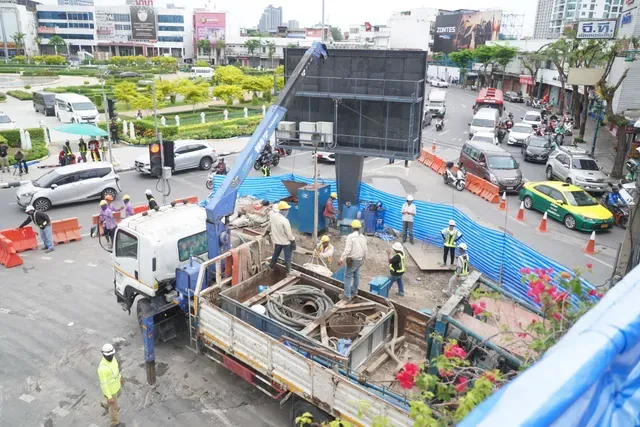 เขตคลองสานแจ้งช่องทางช่วยเหลือผู้ได้รับผลกระทบดินทรุดวงเวียนใหญ่