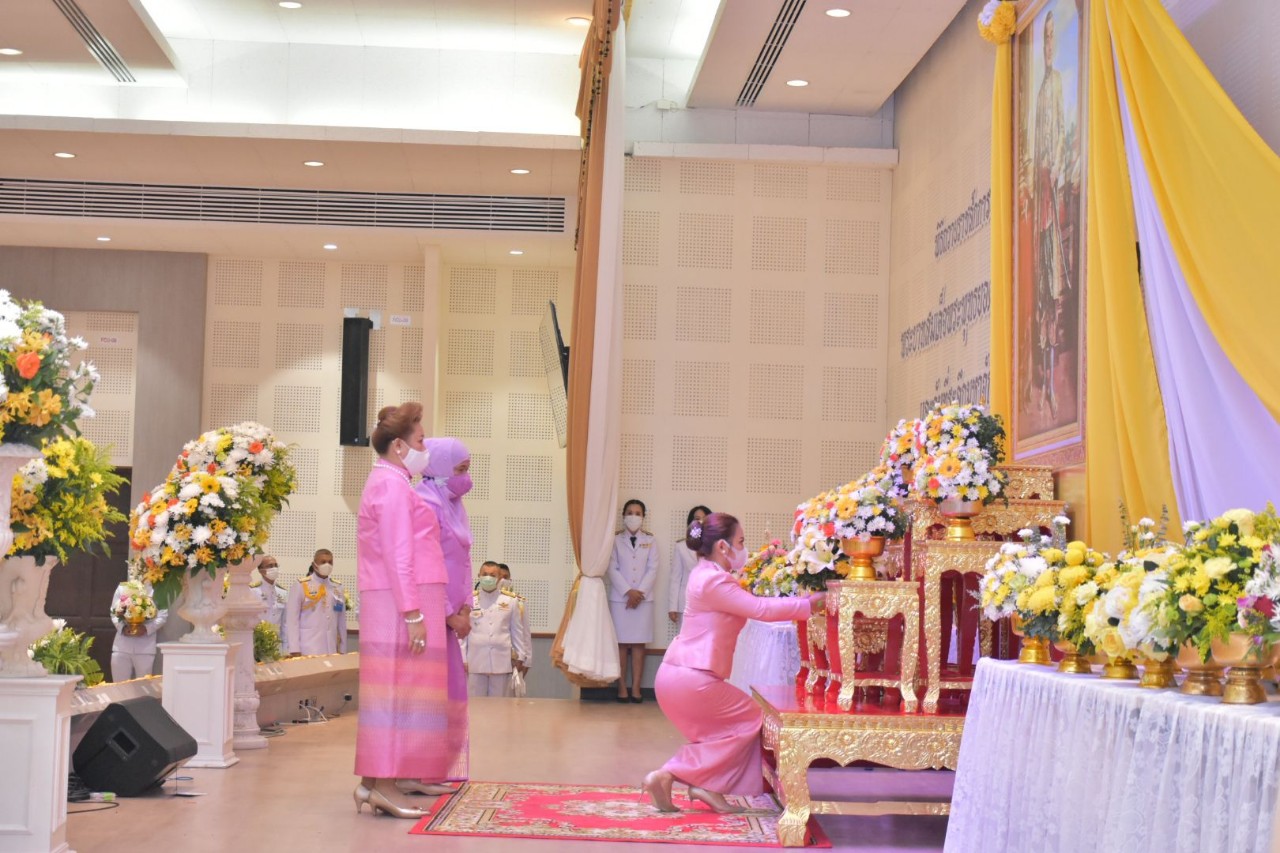 ผู้ว่าฯพังงา นำข้าราชการถวายเครื่องราชสักการะ เนื่องใน"วันพระบาทสมเด็จพระพุทธยอดฟ้าจุฬาโลกมหาราชและวันที่ระลึกมหาจักรีบรมราชวงศ์"