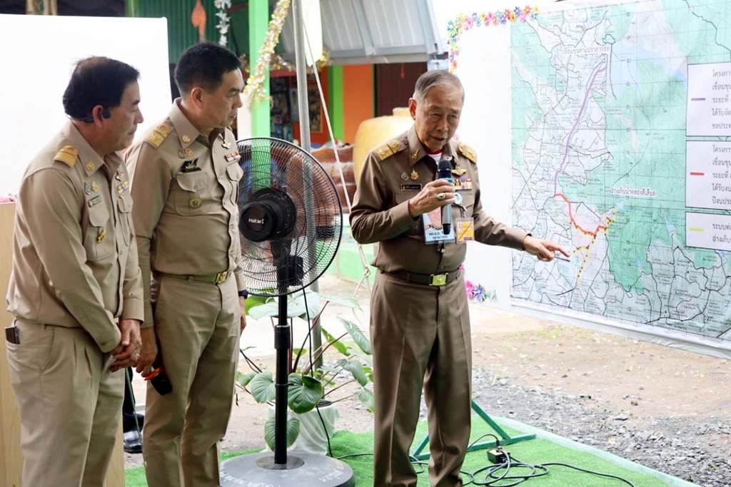 องคมนตรีลงพื้นที่นครนายก ติดตามโครงการพระราชดำริระบบท่อส่งน้ำคลองสีเสียด เพิ่มศักยภาพการจัดการน้ำเพื่อราษฎร