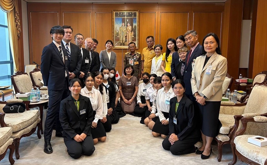 ที่ปรึกษาองคมนตรี นำคณะรอง ผวจ.ฟุกุอิ ประเทศญี่ปุ่น เข้าพบ พลเอก ไพบูลย์  คุ้มฉายา เพื่อเยี่ยมคารวะ