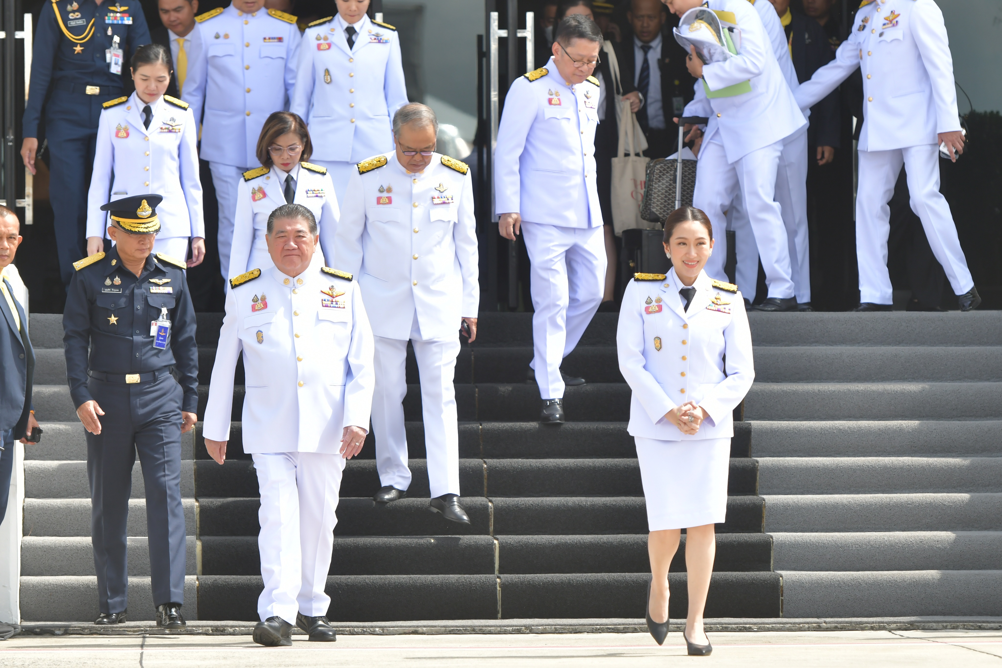 นายกฯ นำรัฐมนตรีร่วมคณะถวายผ้าพระกฐินพระราชทาน วัดพระธาตุเชิงชุม ประจำปี 2567