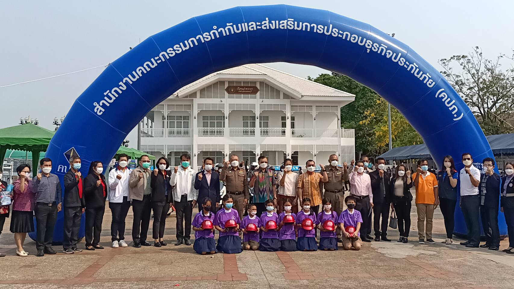 คปภ. จับมือ ทน.นนทบุรี มอบกรมธรรม์ประกันภัย พ.ร.บ.คนนนท์ รณรงค์ความปลอดภัยเทศกาลสงกรานต์