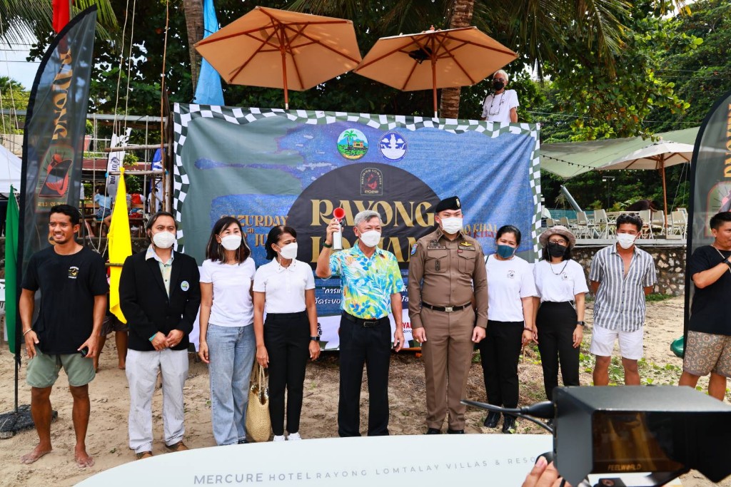 ท่องเที่ยวและกีฬาระยอง จับมือสภาอุตสาหกรรมระยอง และสมาคมธุรกิจท่องเที่ยวระยอง จัดแข่งขันกีฬากระดานโต้คลื่น