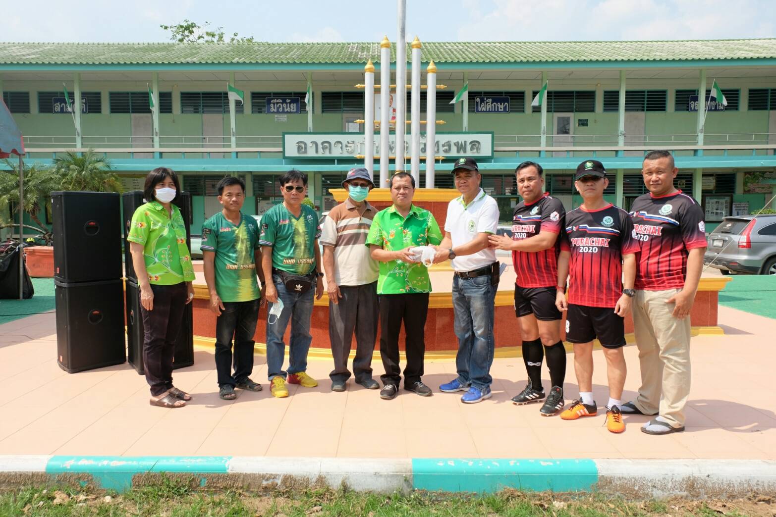 เพื่อนตำรวจชลบุรี รุ่น 27 ศิษย์เก่าทอดผ้าป่าโรงเรียนไทยรัฐวิทยา 7  
