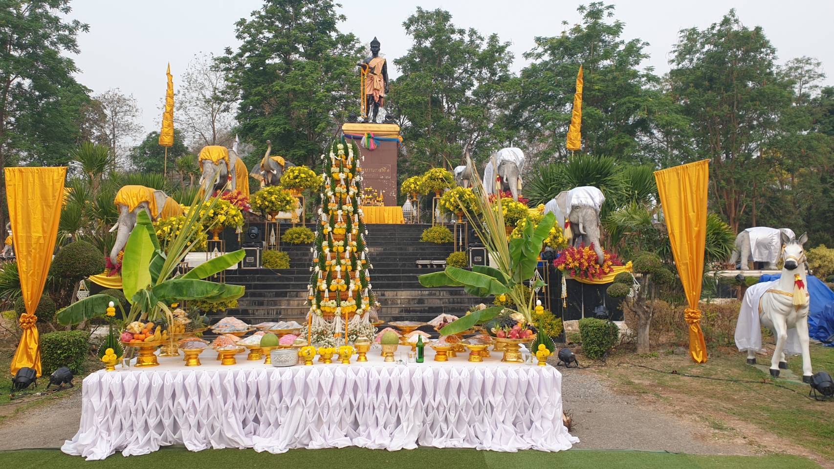 เทศบาลศรีสัชนาลัยจัดบวงสรวงดวงพระวิญญาณพระมหาธรรมราชาที่1และ บูรพกษัตริย์