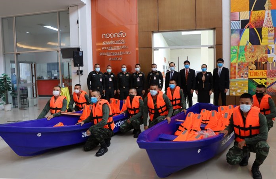 มข. มอบเรือท้องแบนไฟเบอร์กลาส หนุน ป.3 พัน 8 ช่วยประชาชน เตรียมรับมืออุทกภัย