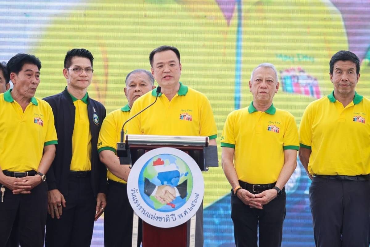 “อนุทิน” เปิดวันแรงงานแห่งชาติรับ 10 ข้อเรียกร้องผู้ใช้แรงงาน ประกาศลั่รขึ้นค่าจ้าง 400 เท่ากันทั่วประเทศเป็นของขวัญ 1 ต.ค.นี้