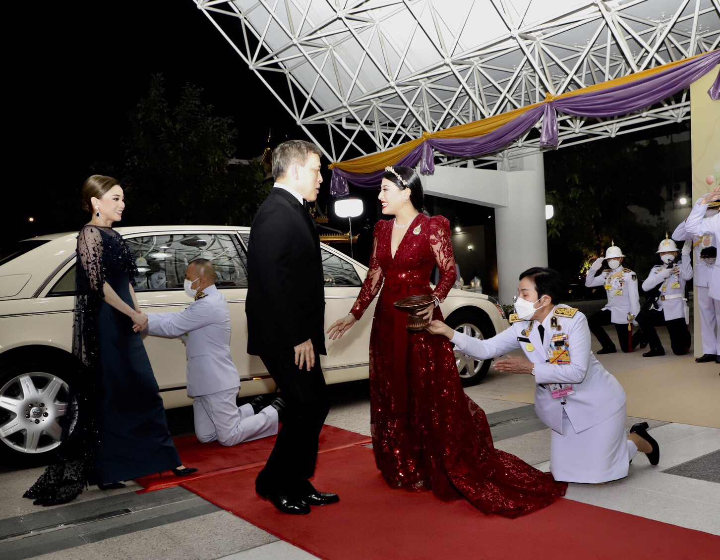 "ในหลวง-พระราชินี"เสด็จฯทอดพระเนตรการแสดงคอนเสิร์ต by H.R.H. Princess Sirivannavari