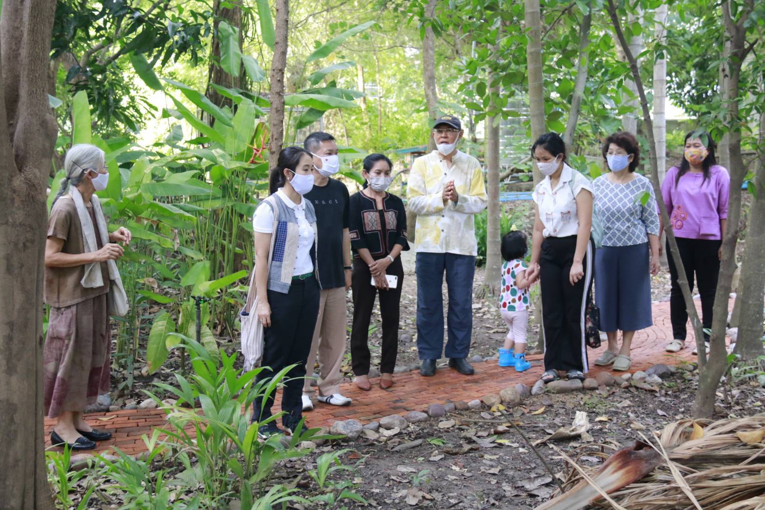 พ่อเมืองตากเยี่ยมชมแหล่งเรียนรู้วิถีชีวิตคนกับป่า "บ้านไม้งาม"