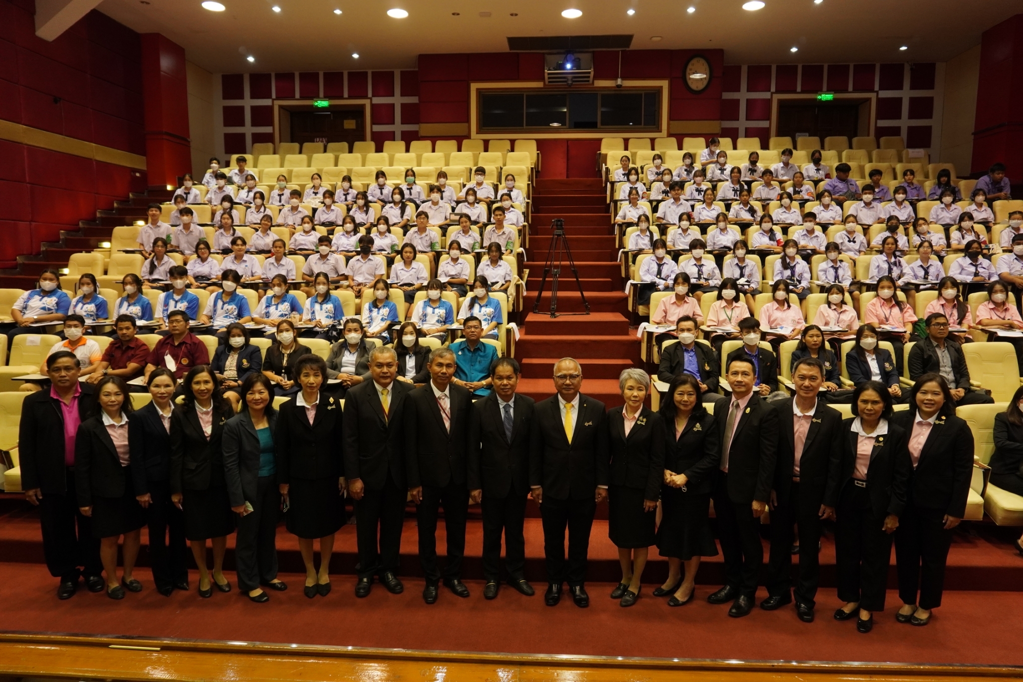 ศาลเยาวชนและครอบครัวจังหวัดปทุมธานี จัดการอบรมผู้ประนอมรุ่นเยาว์ในสถานศึกษาจังหวัดปทุมธานี