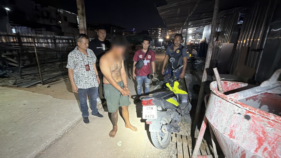 ตร.บางละมุงรวบทันควัน โจรวิ่งราวสาวโมเดล อ้างแค่จับหน้าอกหลังเสพยา