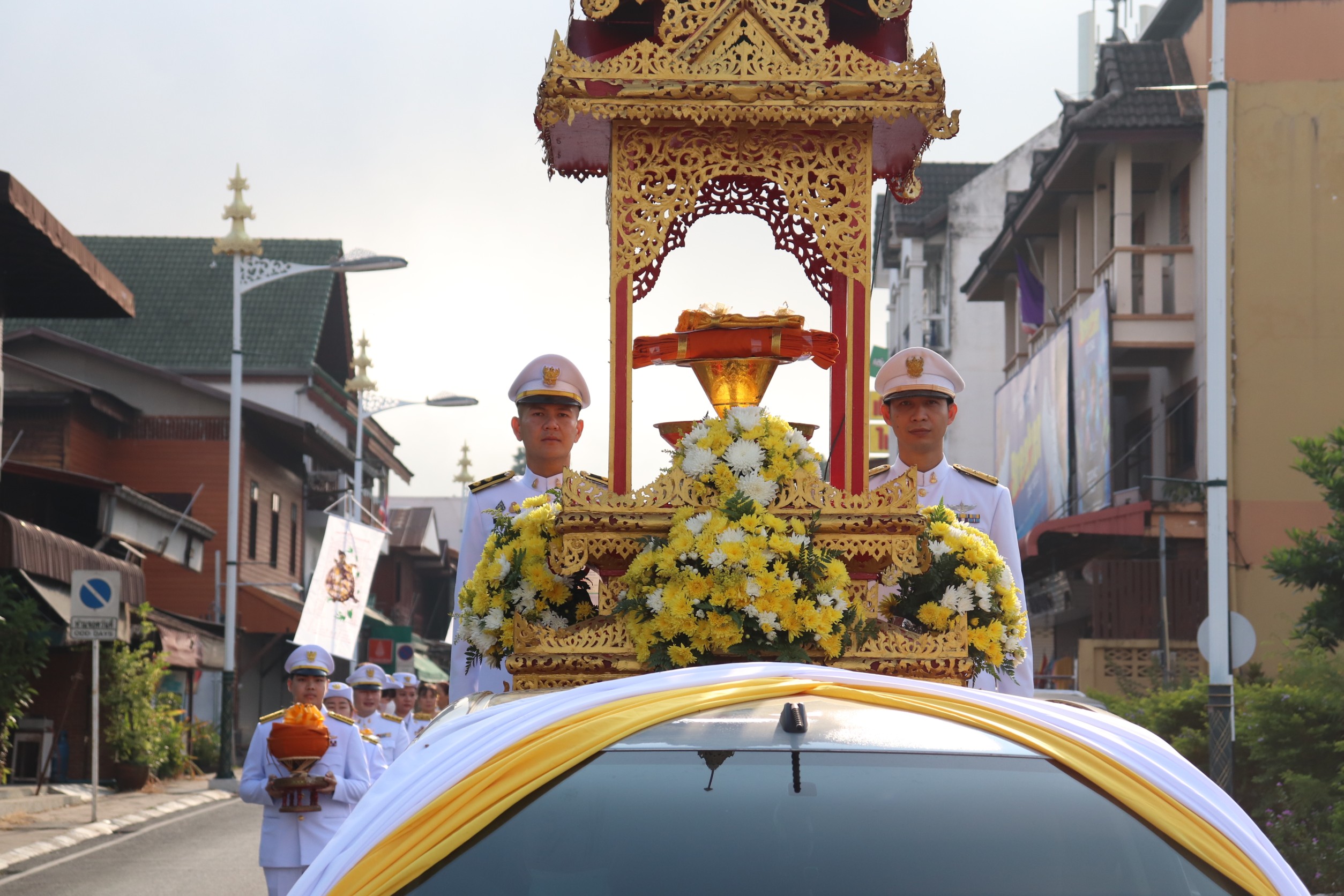 "ในหลวง"พระราชทานผ้าพระกฐินให้ "ผู้ว่าฯแม่ฮ่องสอน" นำมาทอดถวายวัดจองคำ