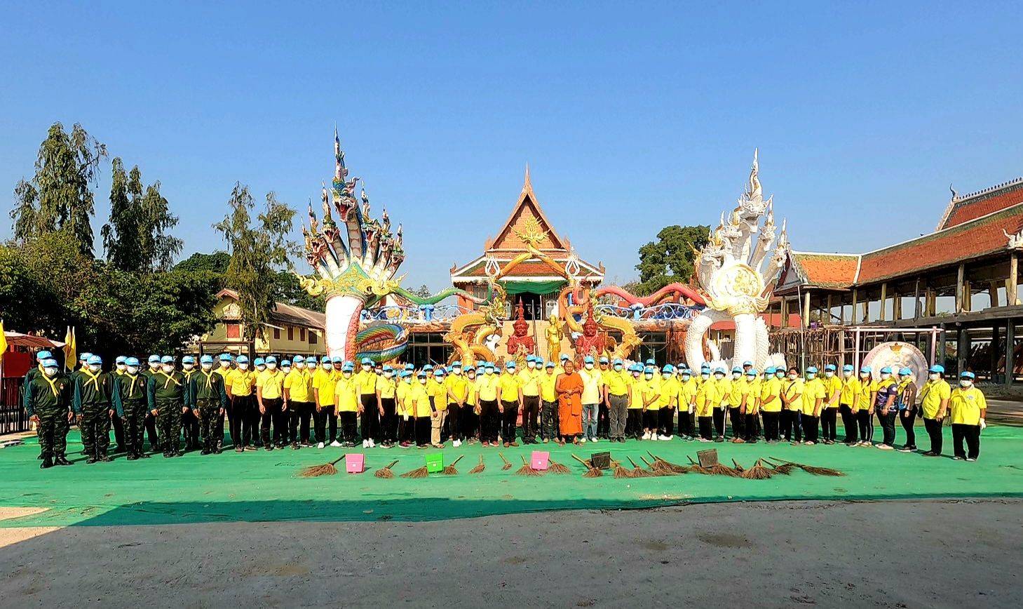 กองพันทหารสื่อสารที่ 35 หน่วยบัญชาการสงครามพิเศษ จัดกำลังพลจิตอาสา ช่วยเหลือประชาชนพัฒนาวัด 
