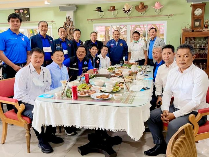 "ภูมิใจไทย "พร้อมแล้ว! "อนุทิน" โชว์ "ขุนพล" เตรียมลุยศึกเลือกตั้งโคราช "สุชาติ" สส.เพื่อไทย โผล่ร่วมโต๊ะ