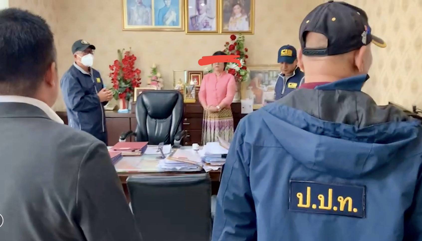 เจ้าพนักงานที่ดินระยองสาขาบ้านค่ายเป็นลมหลังโดนบุกจับเหตุเรียกรับเงินเพื่อแลกกับการจัดสรรที่ดิน 