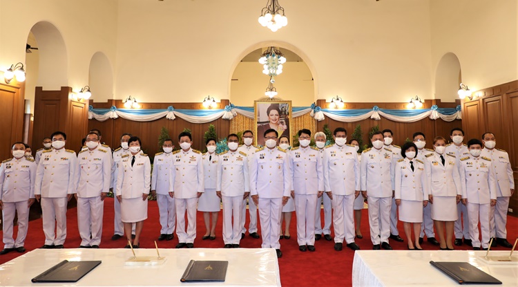 อธิบดีกรมส่งเสริมการปกครองท้องถิ่น นำขรก.ลงนามถวายพระพรพระบรมราชชนนีพันปีหลวง 