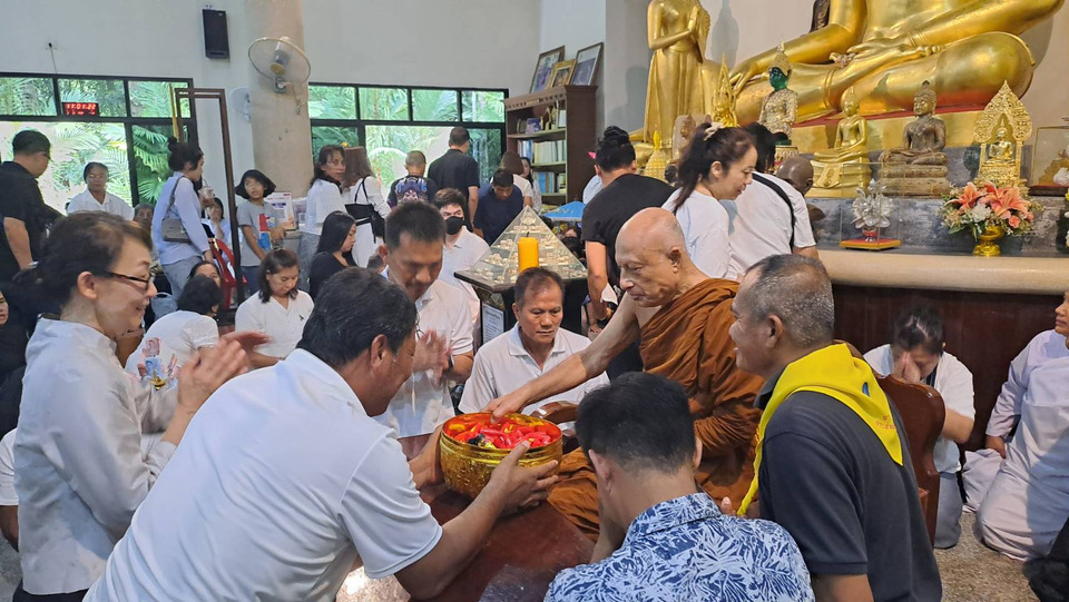 พุทธศาสนิกชนแห่ร่วมทอดกฐินวัดเขาม่วง ยอดกฐิน 3 ล้าน มอบคอมพ์ให้ รร.เกาะพระทอง-อุปกรณ์แพทย์ช่วย รพ.พังงา-ตรัง
