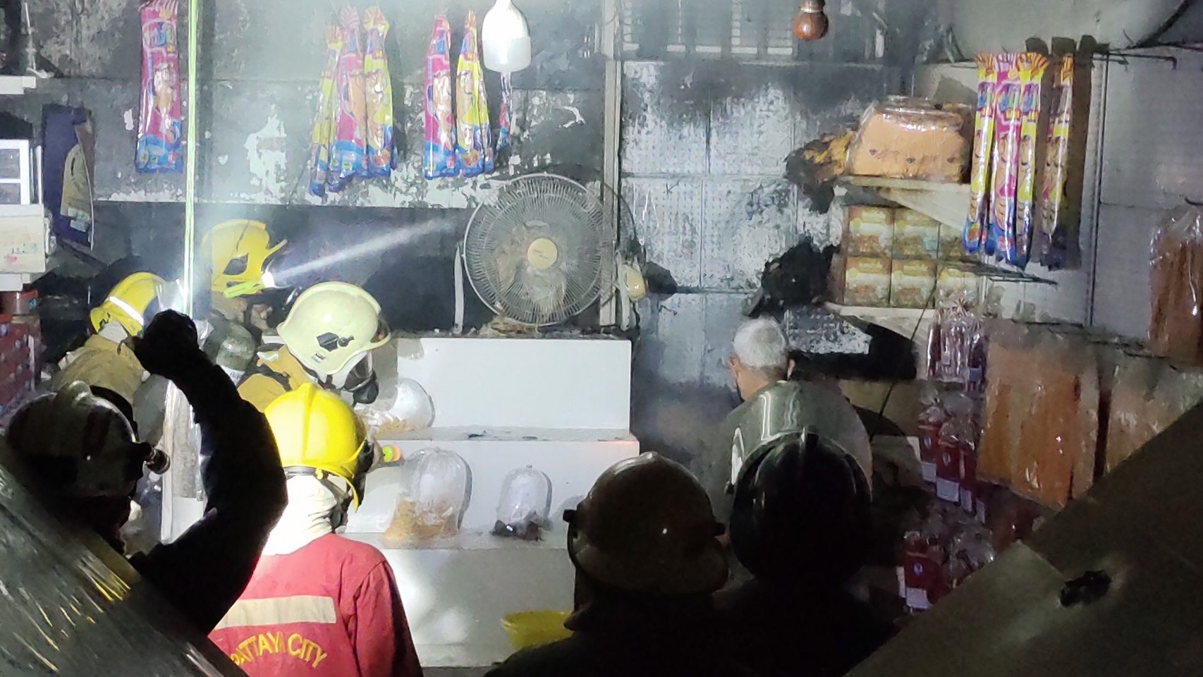 ไฟไหม้ 'ตลาดลานโพธิ์นาเกลือ' โชคดีพลเมืองดีแจ้งจนท.ดับทัน