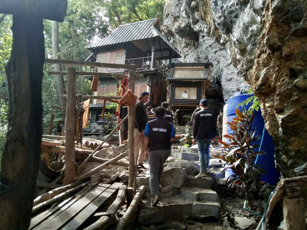 รุกตรวจ “สำนักสงฆ์ถ้ำ 07” กลางอุทยานศรีนครินทร์ พบลักลอบตัดไม้–ครอบครองโบราณวัตถุ–ขัดขืนตรวจสารเสพติด