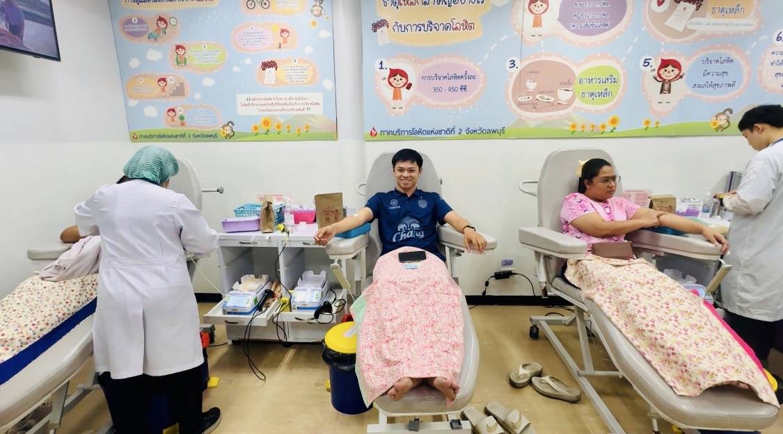 ชาวลพบุรีและทหารจากกองบังคับการกองพันบินที่ 21 หลั่งไหลร่วมบริจาคโลหิตสำรองไว้ช่วยเหลือพี่น้องทหารและปชช.กระทบจากเหตุความรุนแรงพื้นที่ชายแดน 