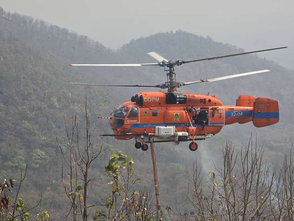 เฮลิคอปเตอร์ ปภ. KA-32 ลุยดับไฟป่าลำพูน เสริมกำลังพื้นที่ อ.ป่าซาง และ อ.เมืองฯ 