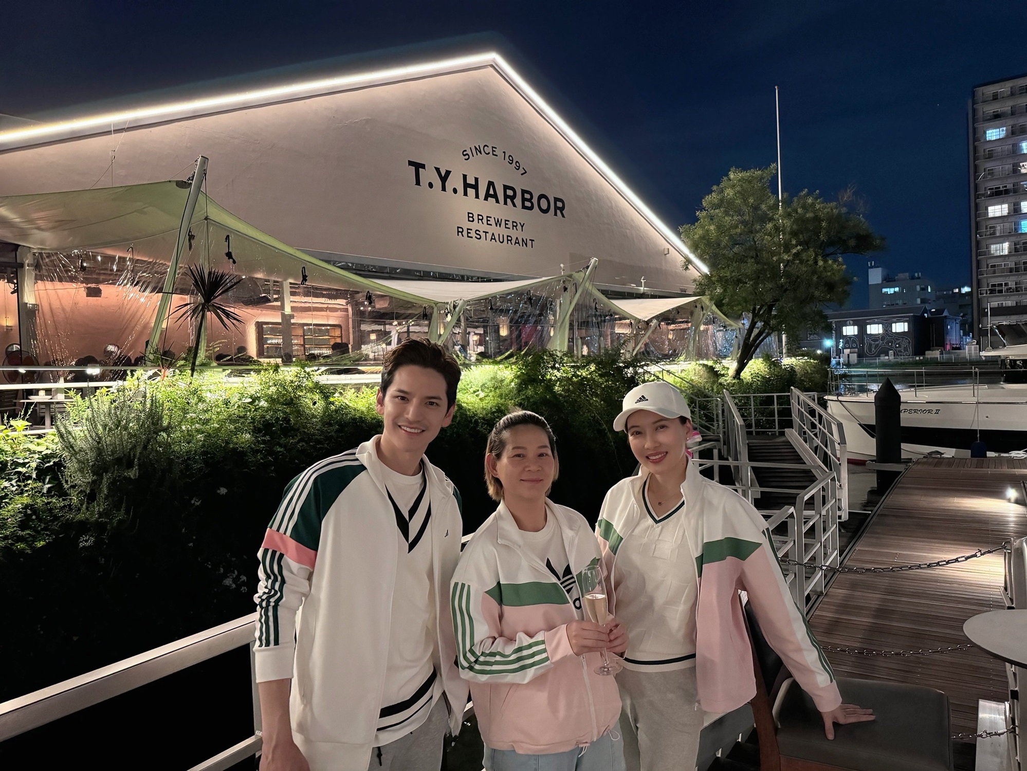  งานเข้า “เต๋า - เศรษฐพงศ์” ถูกแบรนด์ดังส่งเทียบเชิญร่วมงานอินเตอร์ กับแฟนสาว “ติ๊กกี้ - วิลาสิณี”