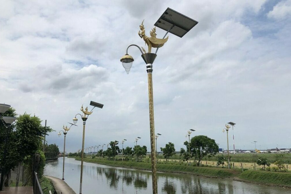 ศาลสั่งคุก 5 ปี อดีตนายก อบต.ราชาเทวะ คดีเสาไฟกินรีปี 56 ยกฟ้องจำเลยอีก 8 ราย ประกันตัวสู้คดีอุทธรณ์