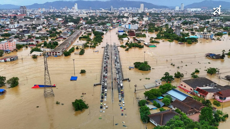 ด่วน! สั่งเด้ง “ผกก.สภ.หาดใหญ่” เข้ากรุ! เซ่นบริหารจัดการน้ำท่วม “รอง ผบก.สงขลา” ขึ้นรักษาการ