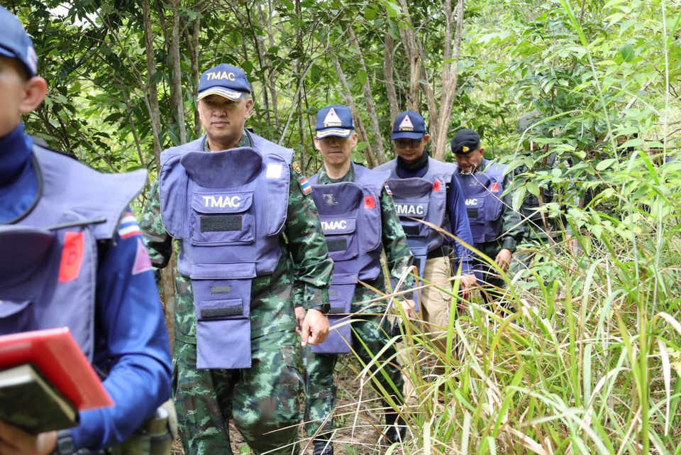 ผอ. TMAC ตรวจการเก็บกู้ทุ่นระเบิดช่องสายตะกู บุรีรัมย์ ตามมติ GBC ไทย-กัมพูชา