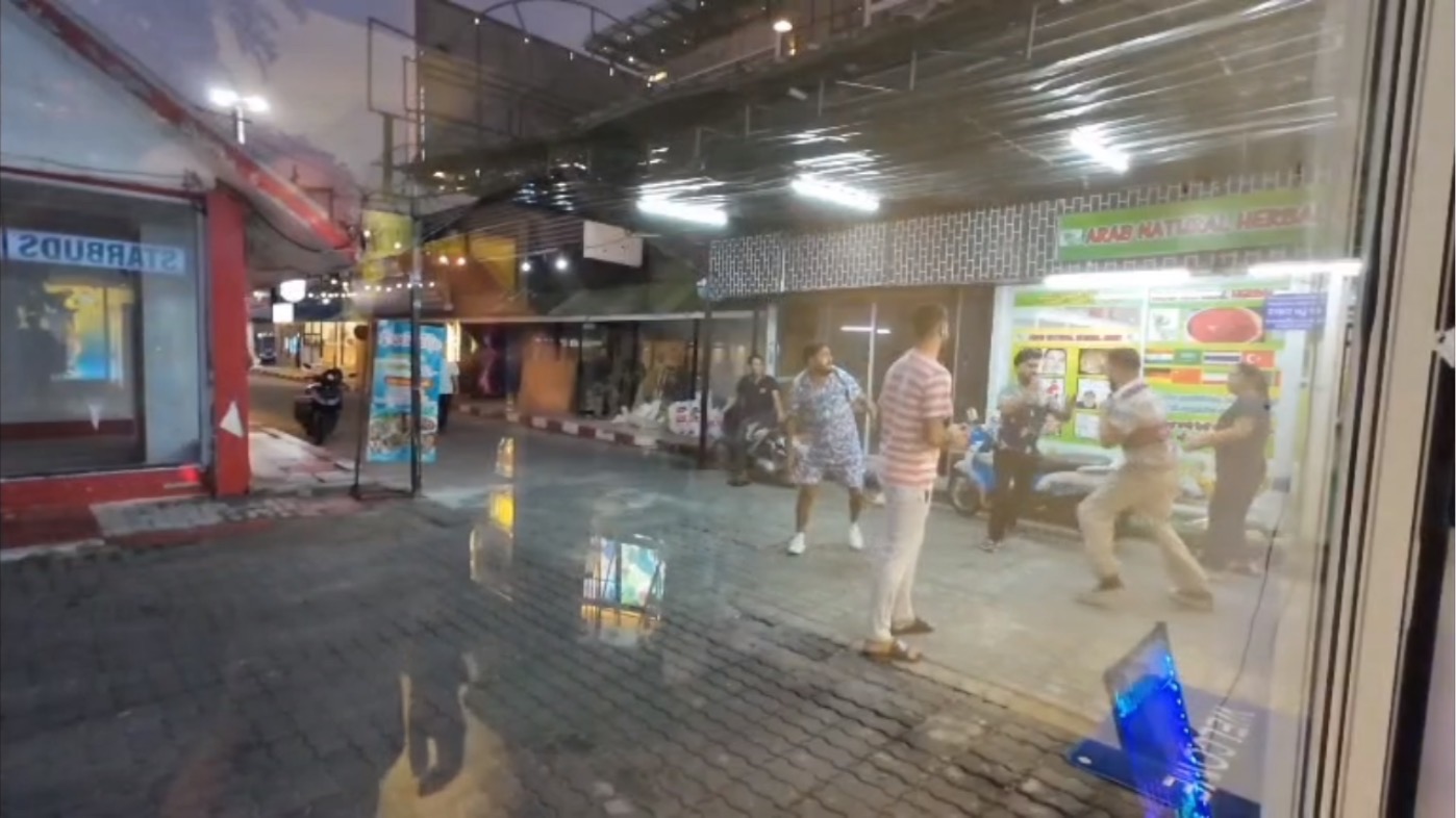 ชาวบ้านสุดทนพ่อค้าปากีสถานรุมทำร้ายนักท่องเที่ยวในพัทยาหลังถูกปฏิเสธซื้อสมุนไพรตร.เร่งหาตัวผู้กระทำผิด